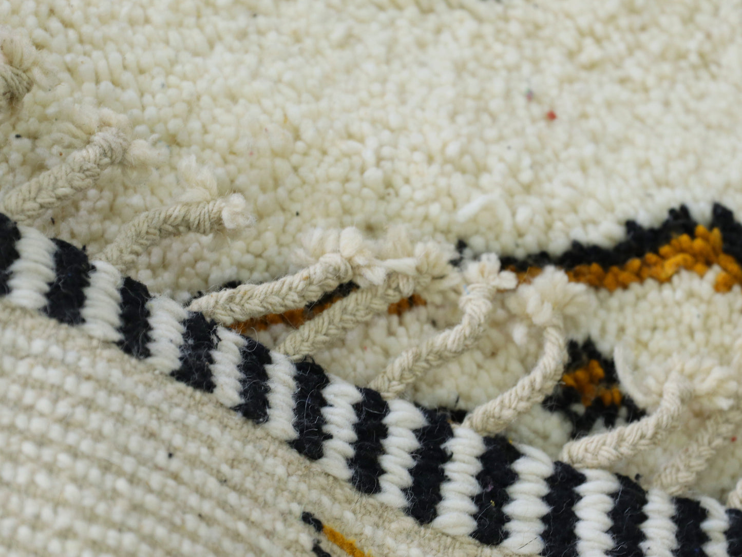 Stunning moroccan rug 5x7 ft - B36