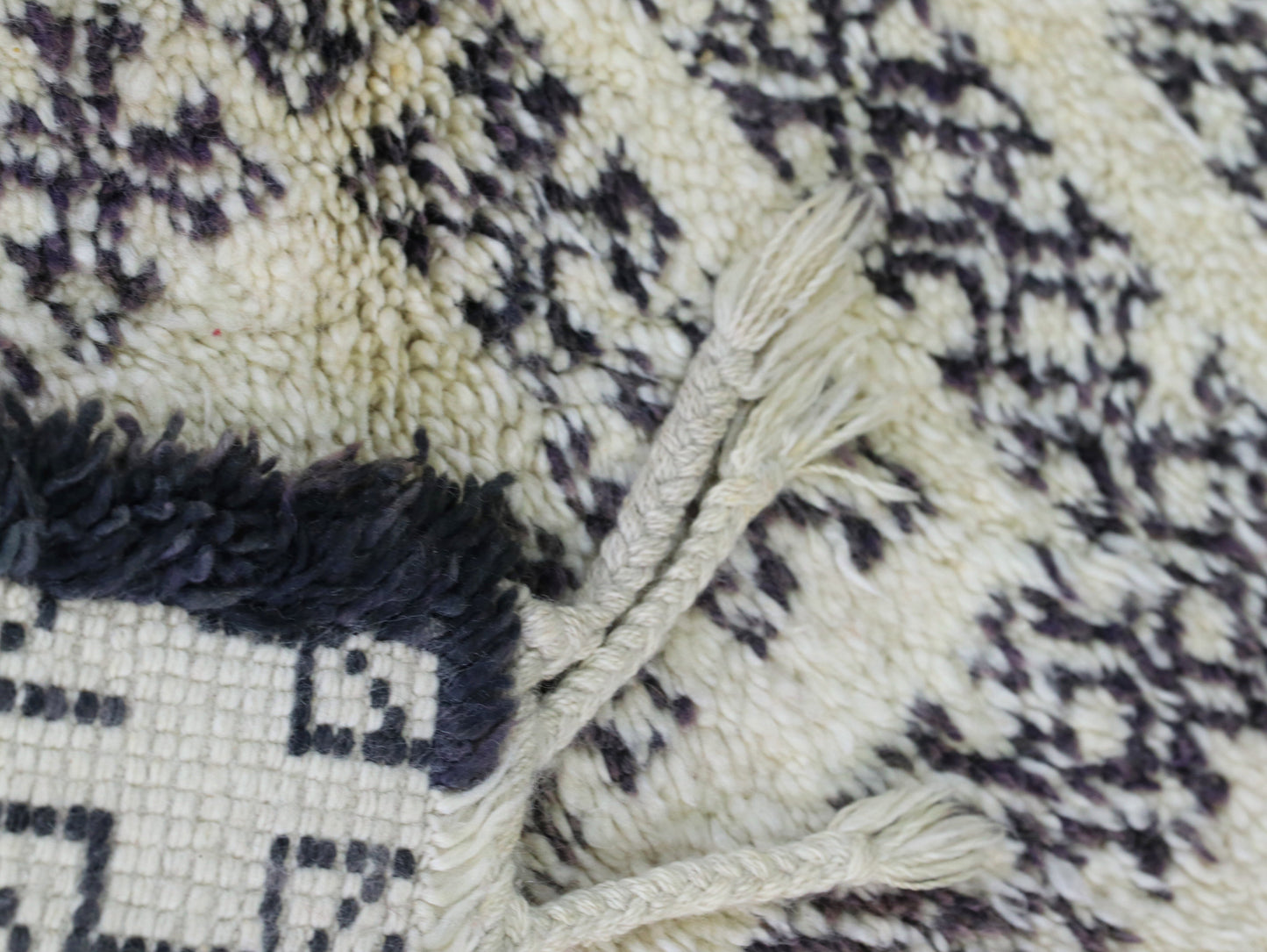 Black and Ivory Tribal Wool Carpet 6x9 - A83