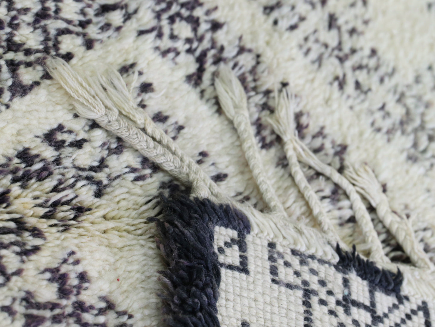 Black and Ivory Tribal Wool Carpet 6x9 - A83