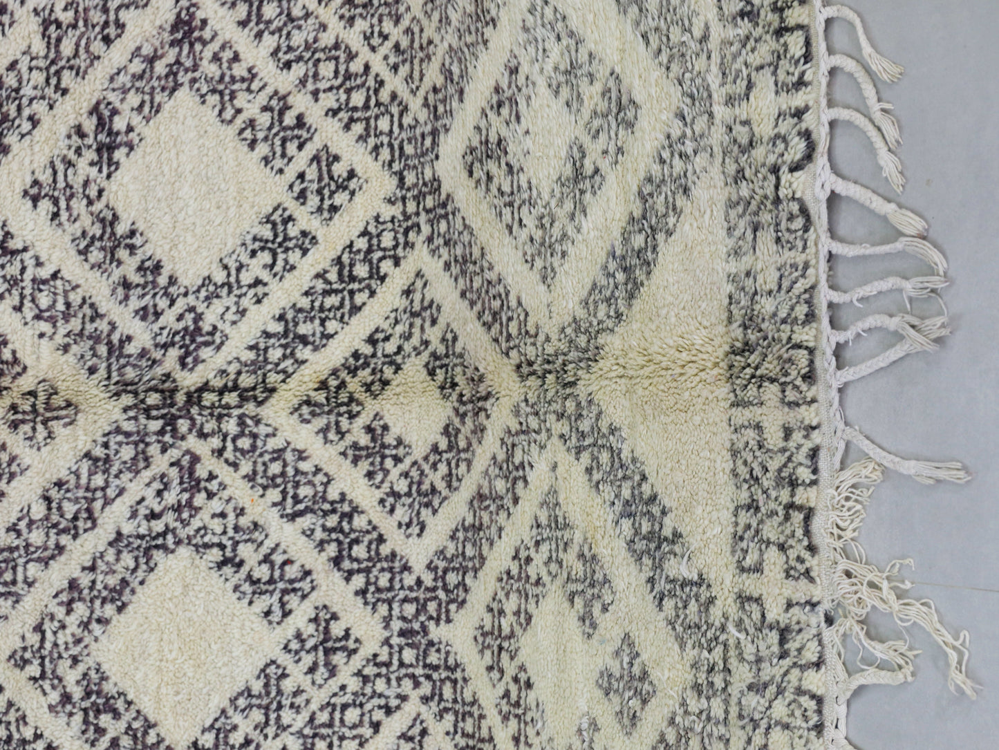Black and Ivory Tribal Wool Carpet 6x9 - A83
