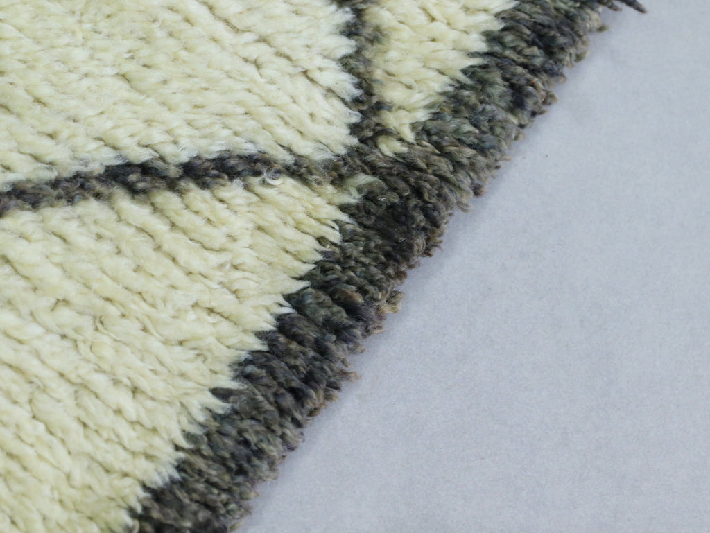 Vintage moroccan Rug 4x7 – A79