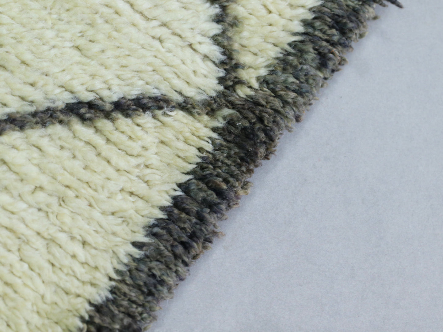 Vintage moroccan Rug 4x7 – A79