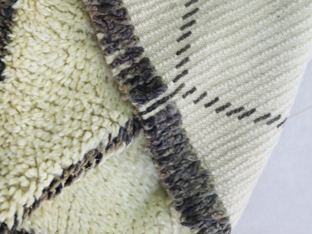 Vintage moroccan Rug 4x7 – A79