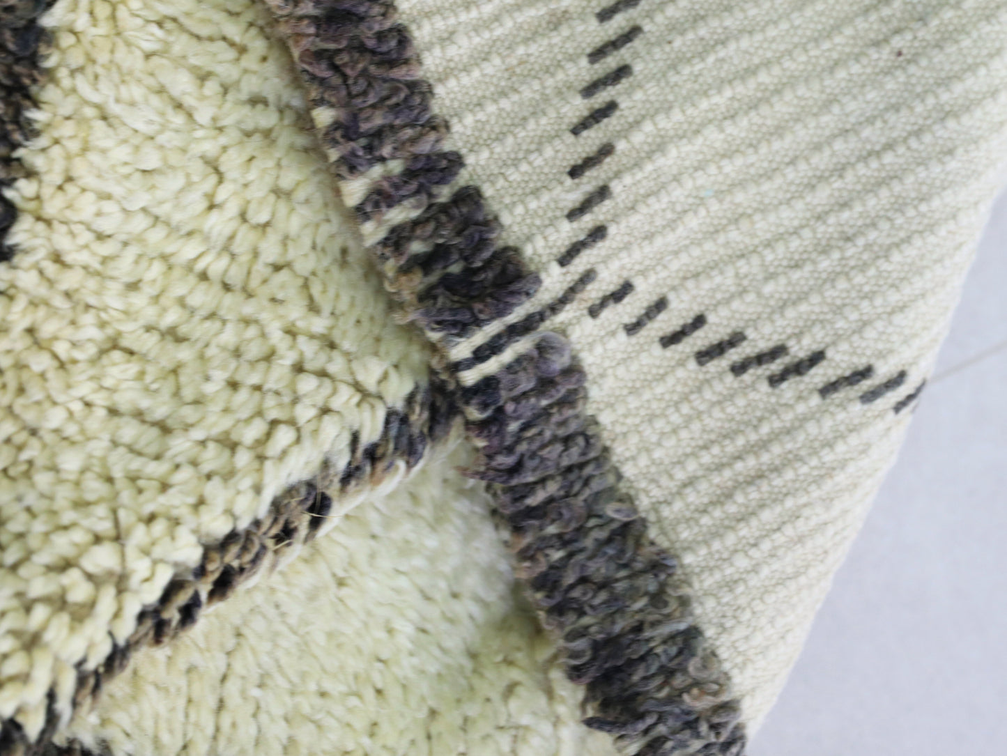 Vintage moroccan Rug 4x7 – A79