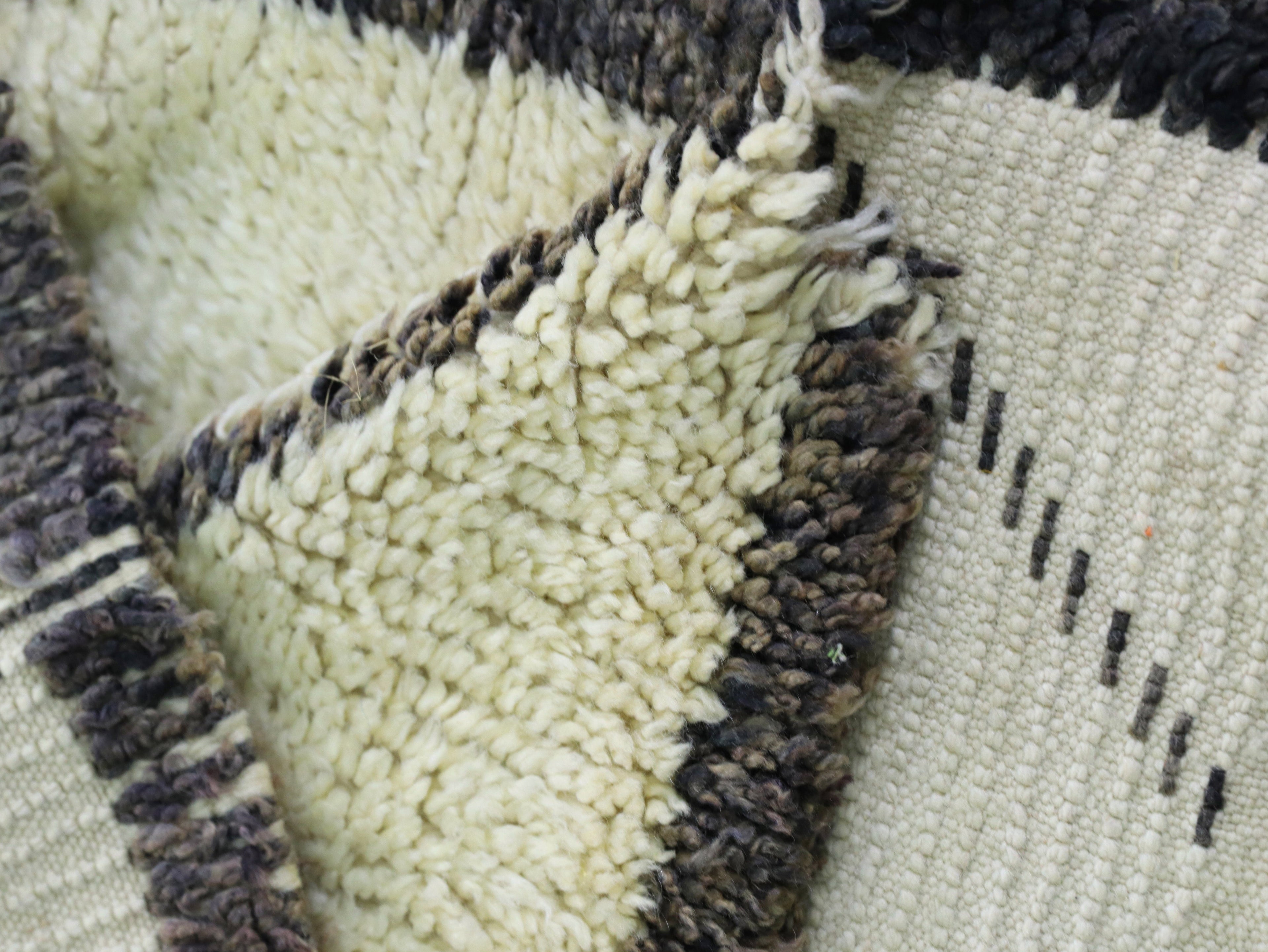 Vintage moroccan Rug 4x7 – A79