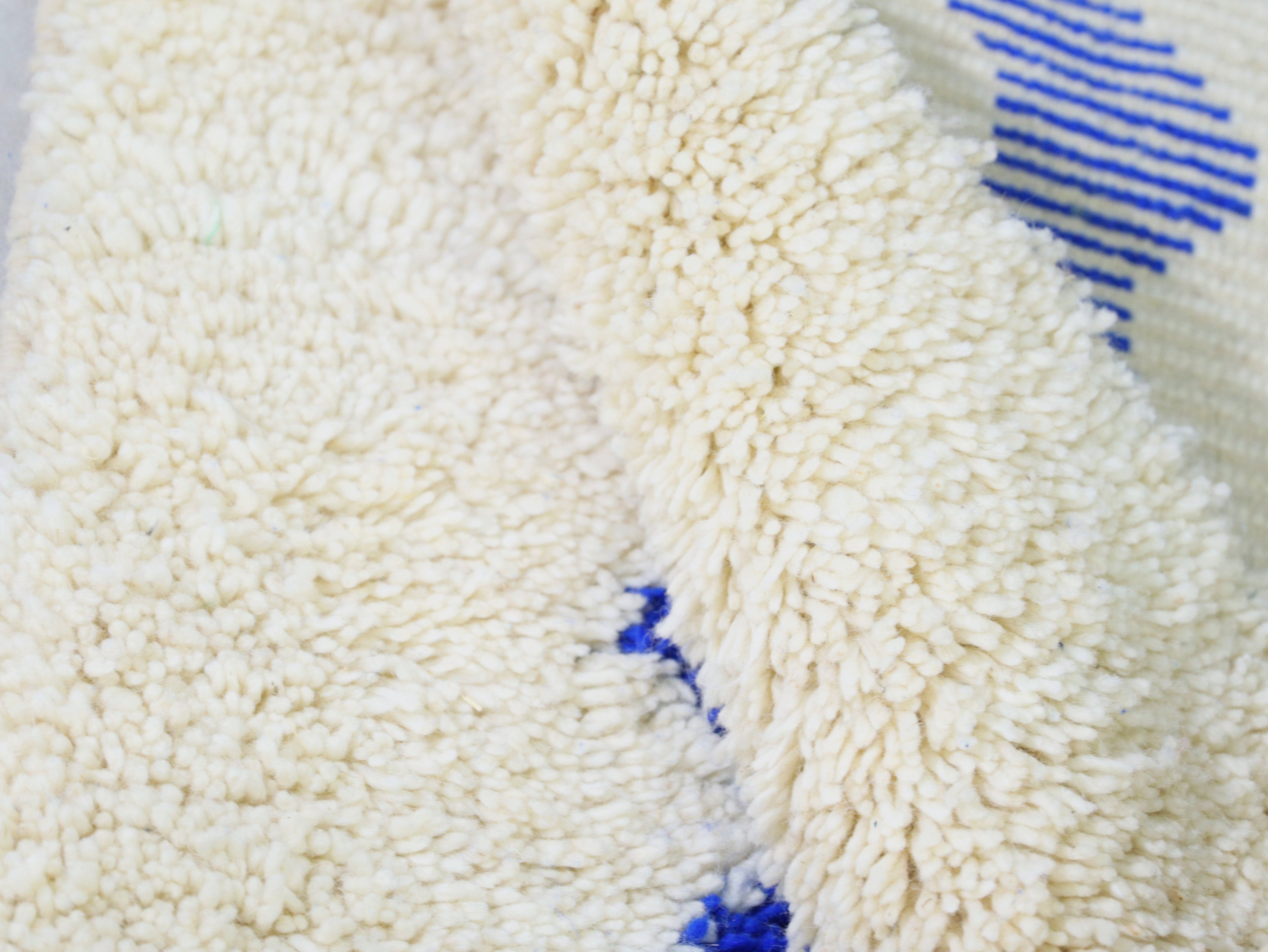 Modern Moroccan Wool Rug 5x8 - B31