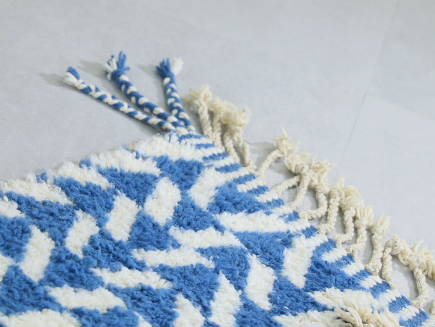 Handwoven Wool Carpet  4x9 - B35