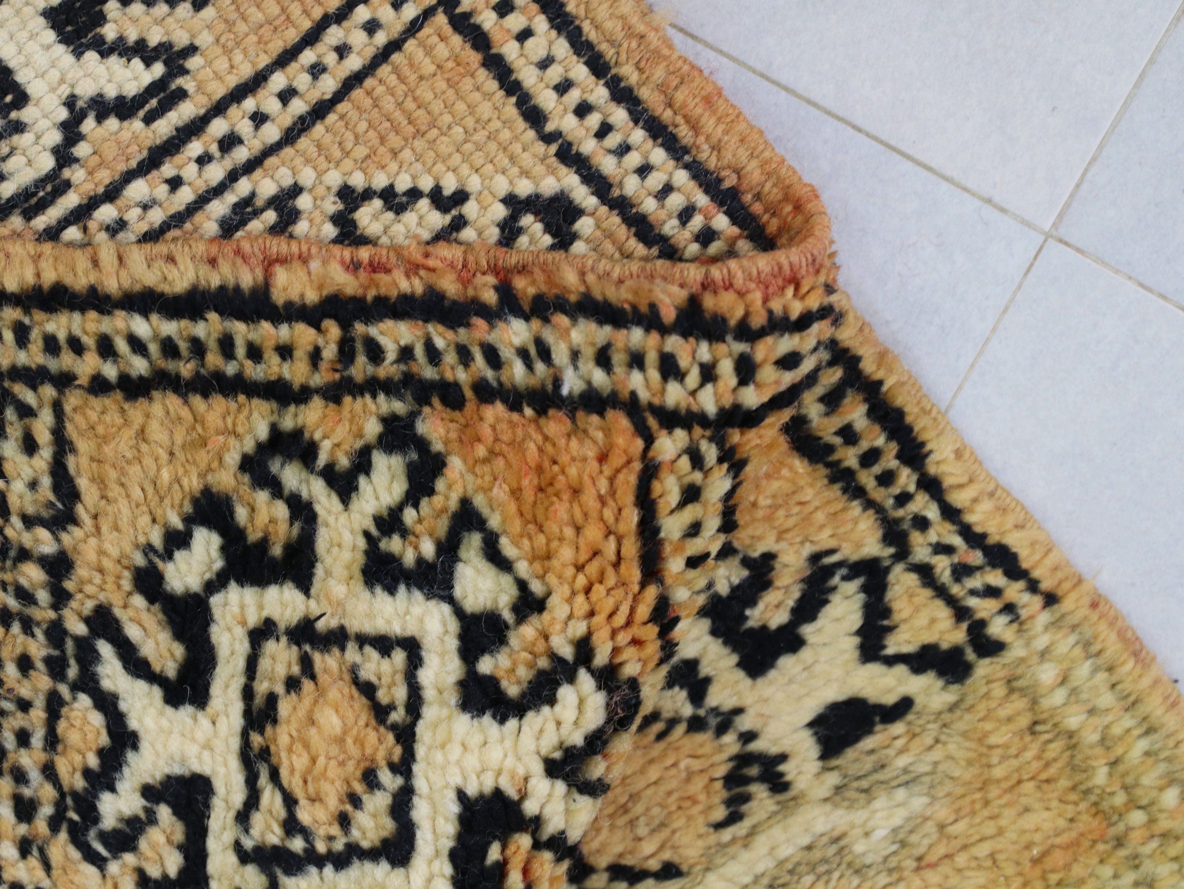 Vintage Moroccan rug ,  Wool Carpet 5x8 - C61