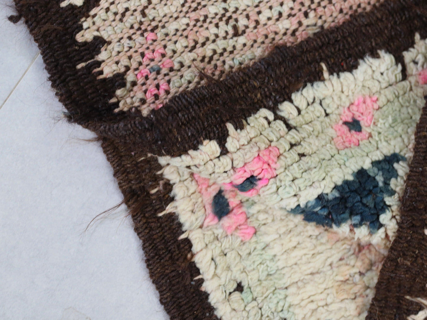 Vintage Moroccan Rug - Handwoven Wool with Pink Stars and Geometric Patterns 5x9 - C48