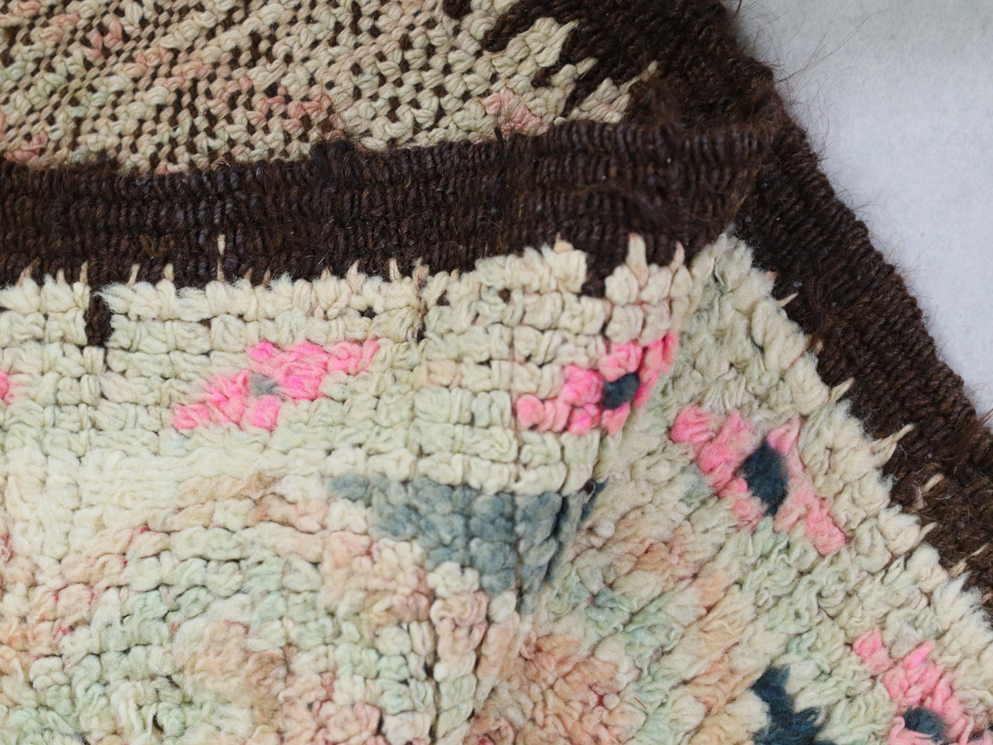 Vintage Moroccan Rug - Handwoven Wool with Pink Stars and Geometric Patterns 5x9 - C48