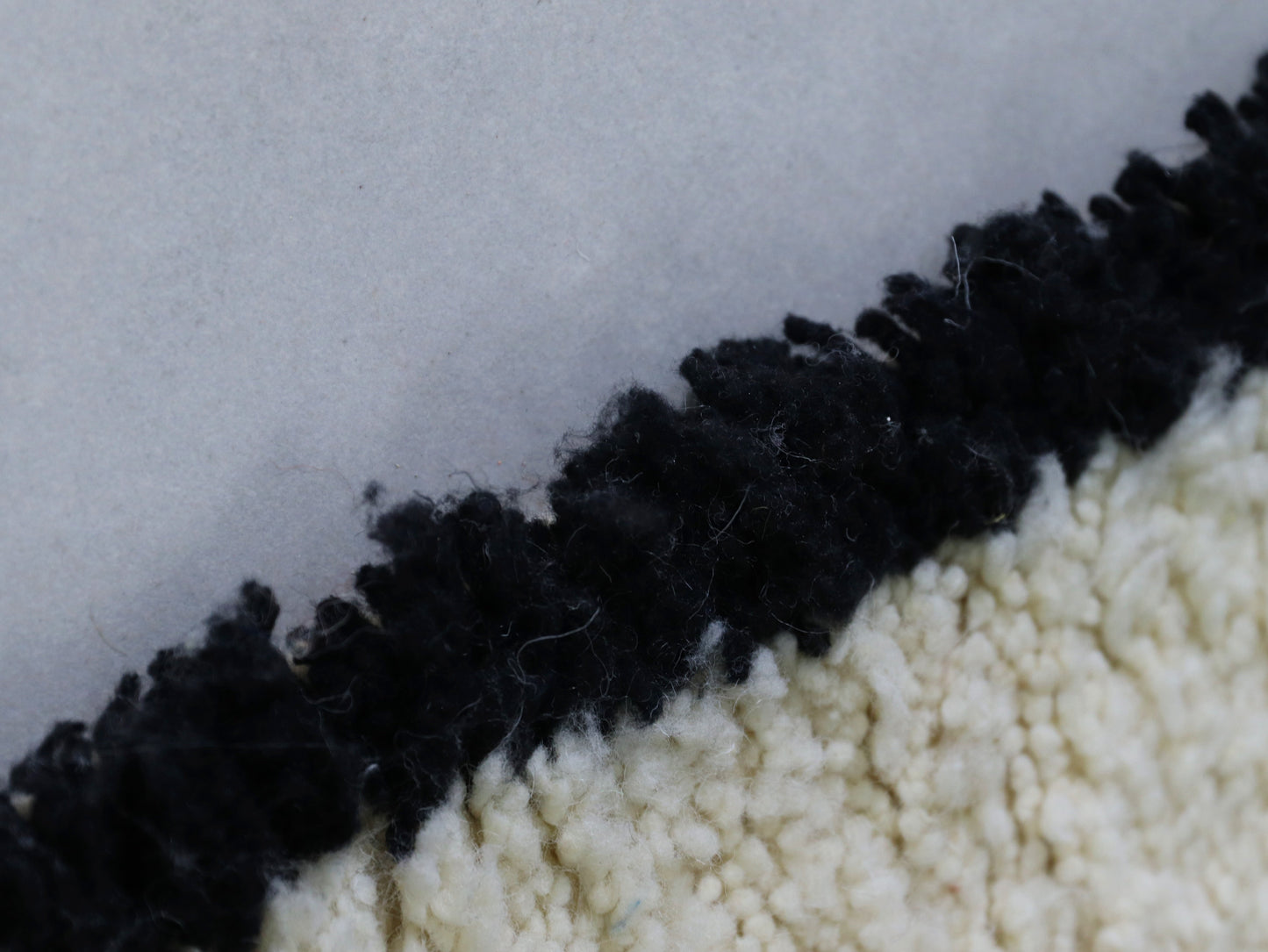 Minimalist Cream with Black Accents 6x9 - A8