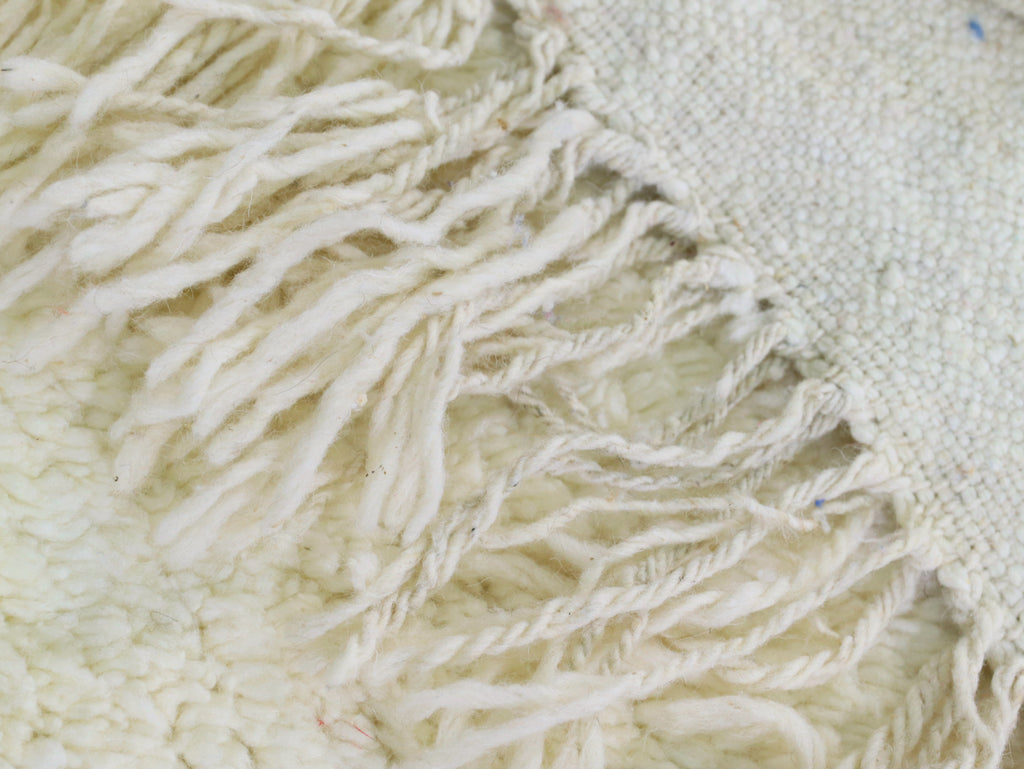 ivory white Moroccan Rug - 5x8 - A60