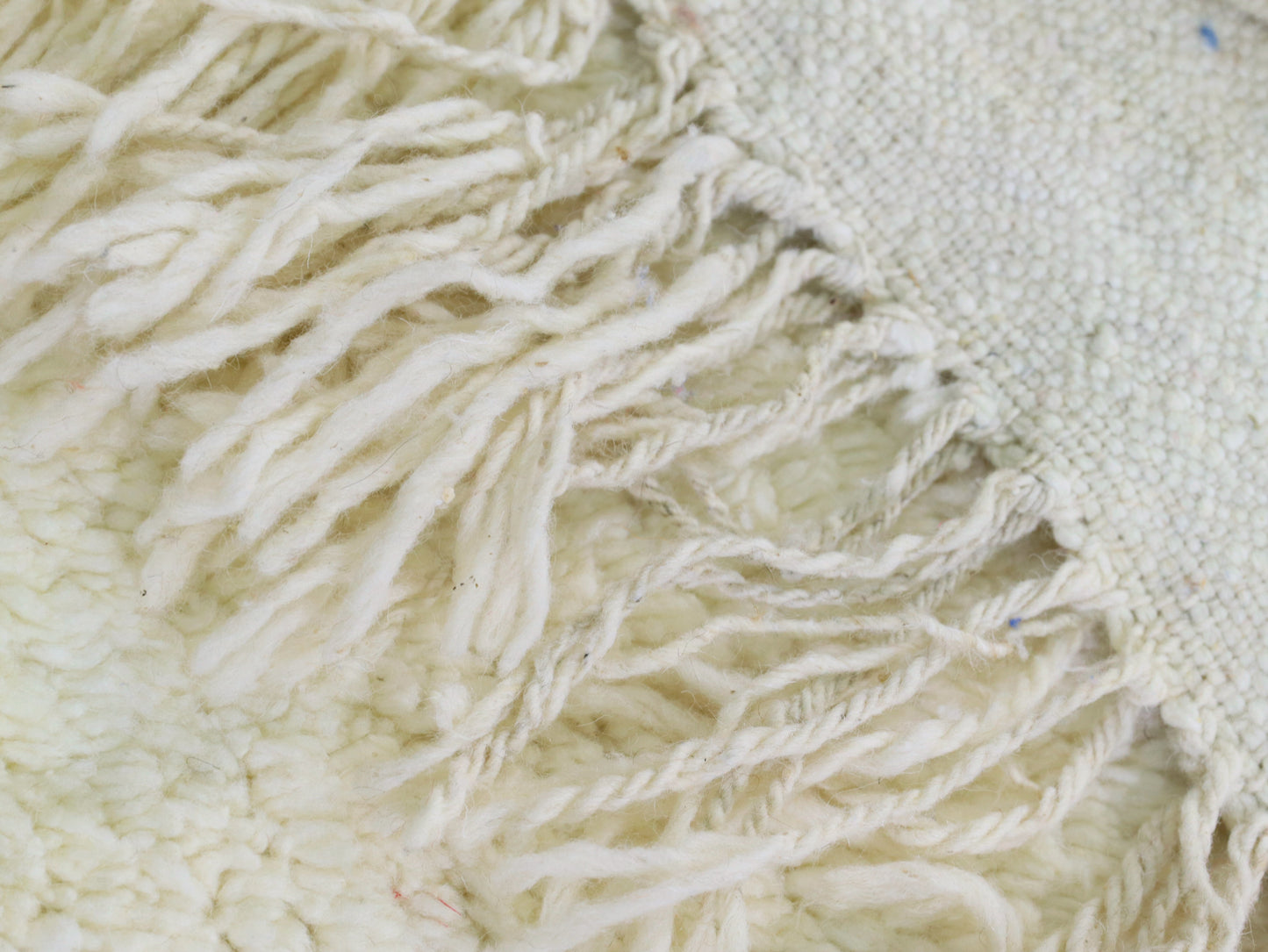 ivory white Moroccan Rug - 5x8 - A60