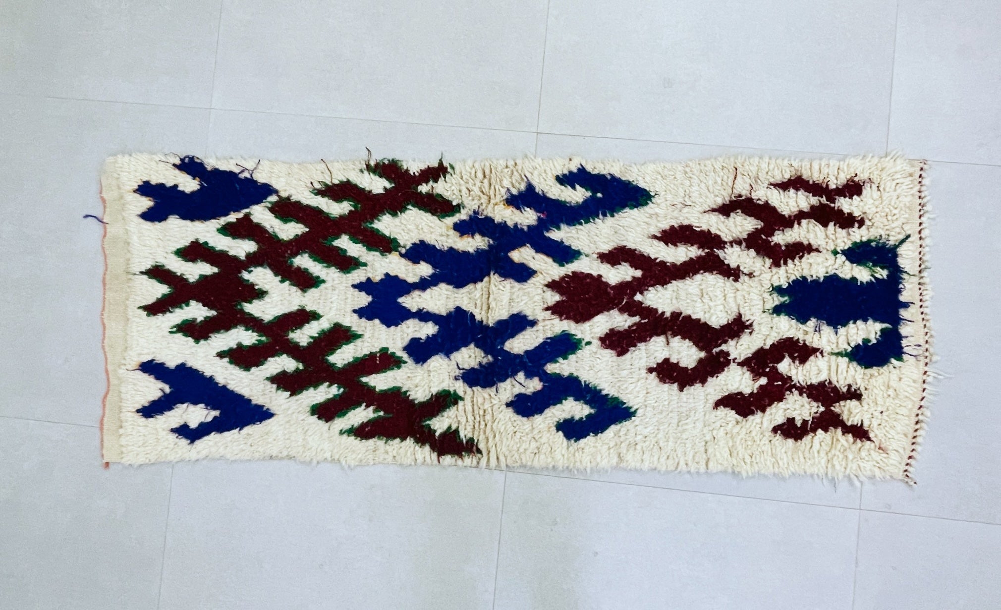 Handwoven Artisanal Moroccan Boucheroutie rug 2x6 ft - BN4