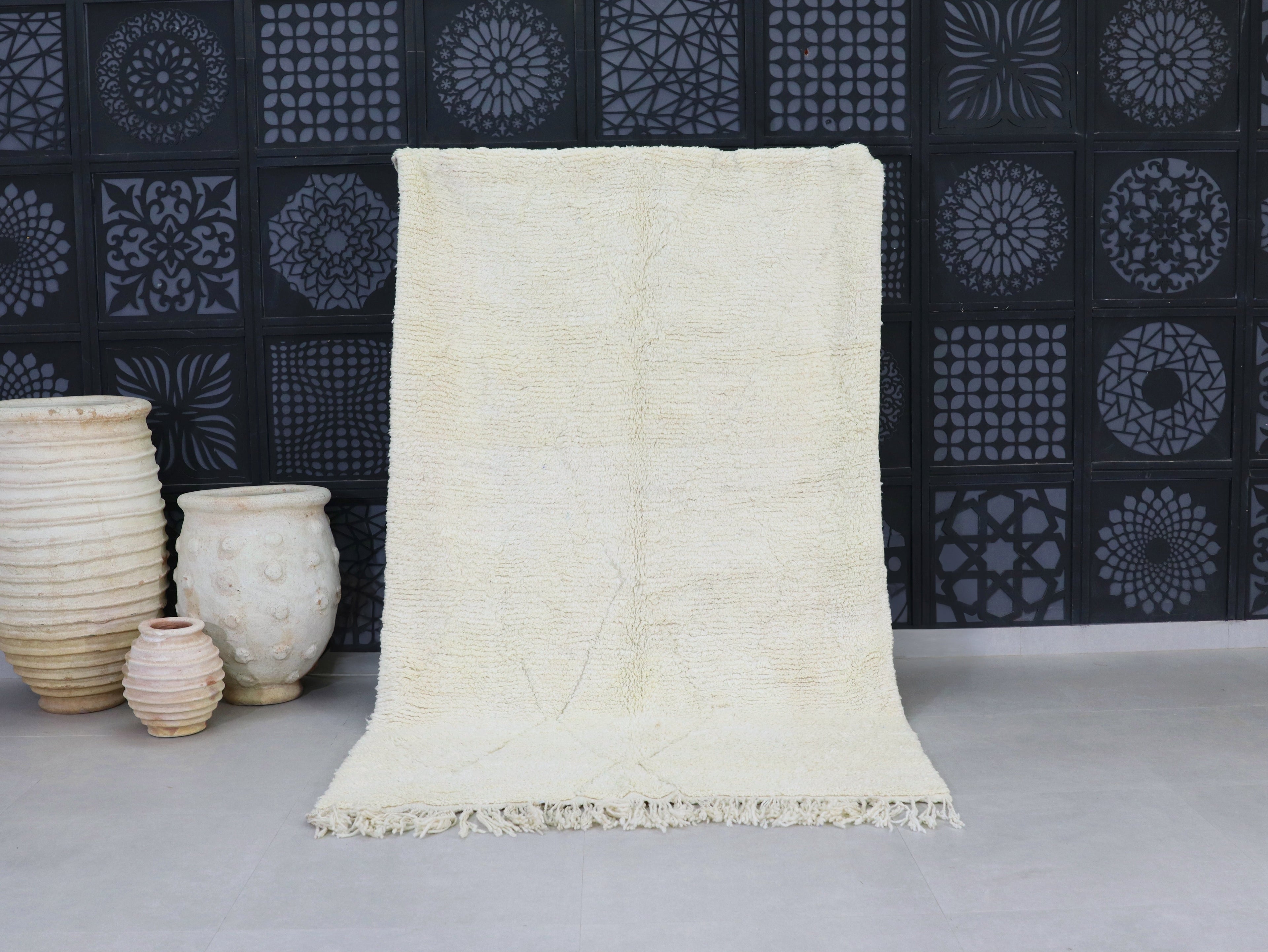 ivory white Moroccan Rug - 5x8 - A60