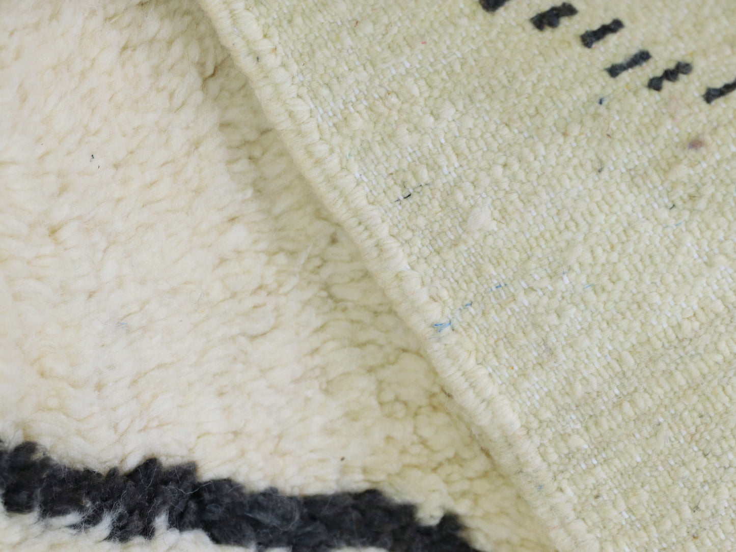 ivory white Moroccan Rug - 4x7 - A59