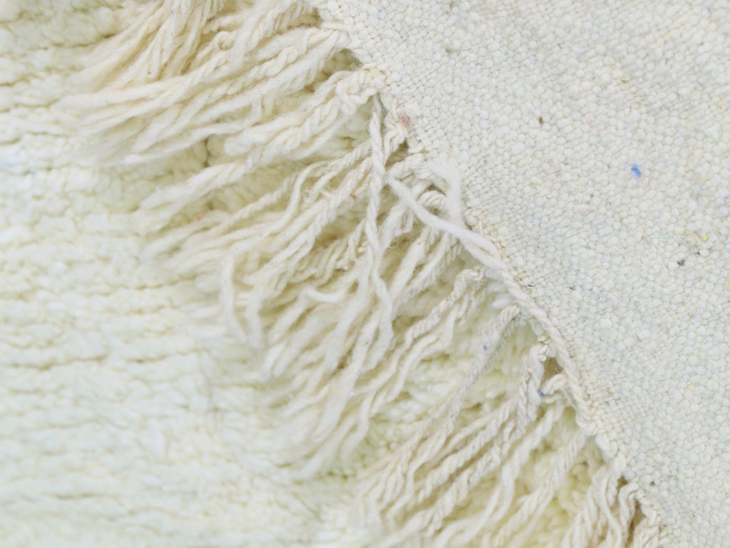 ivory white Moroccan Rug - 5x8 - A60