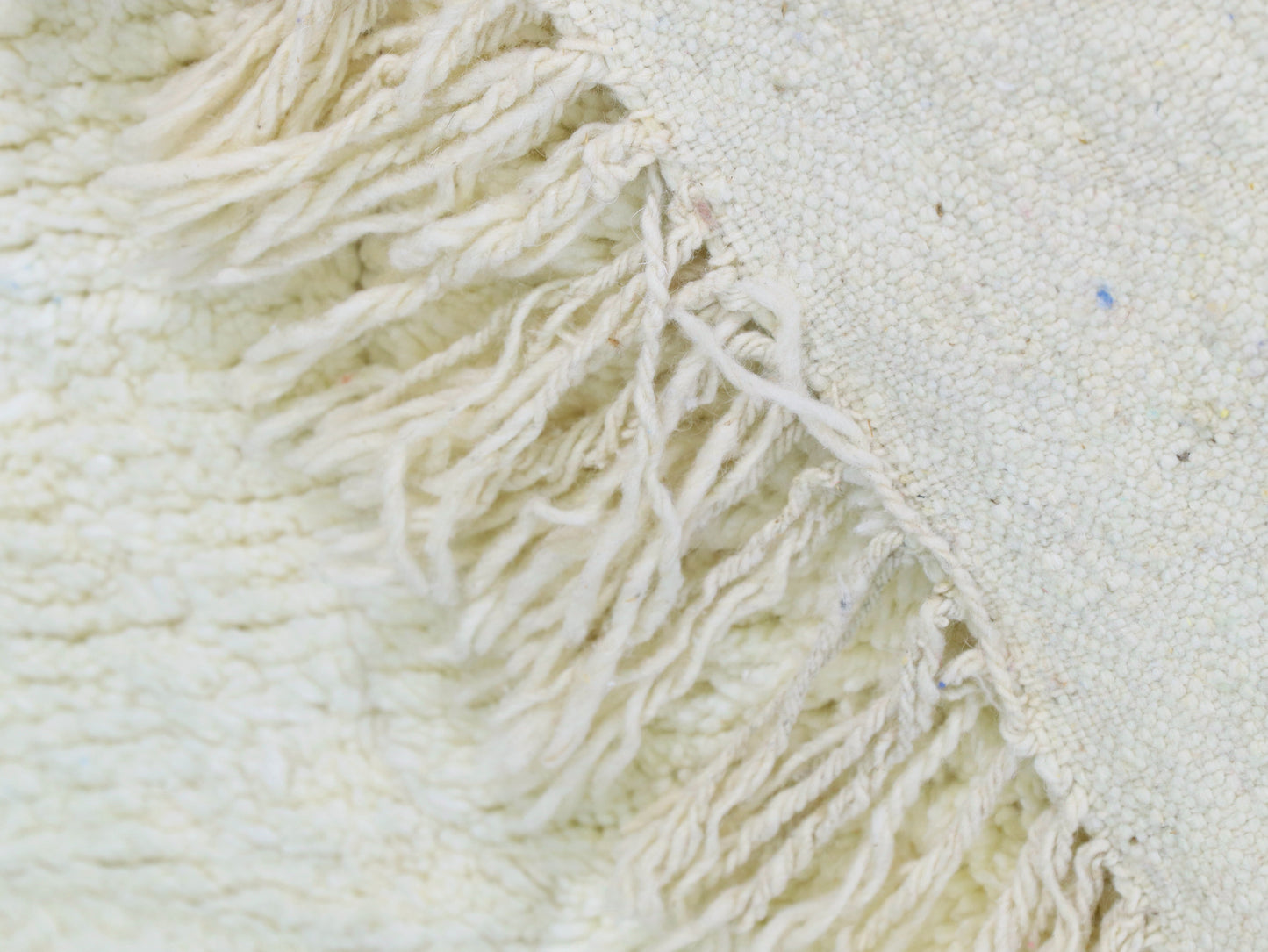 ivory white Moroccan Rug - 5x8 - A60