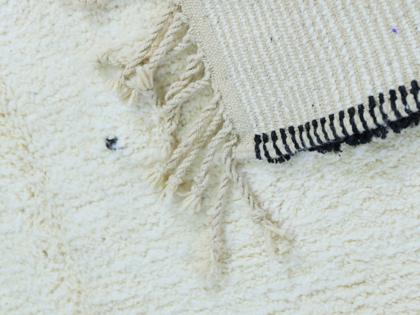 Minimalist Cream with Black Accents 6x9 - A8