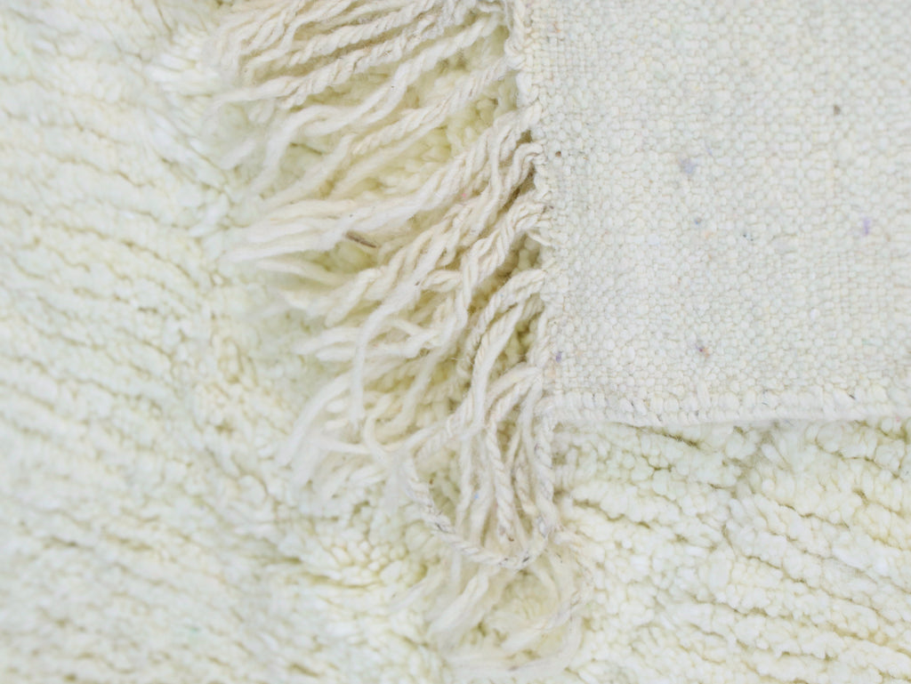 ivory white Moroccan Rug - 5x8 - A60