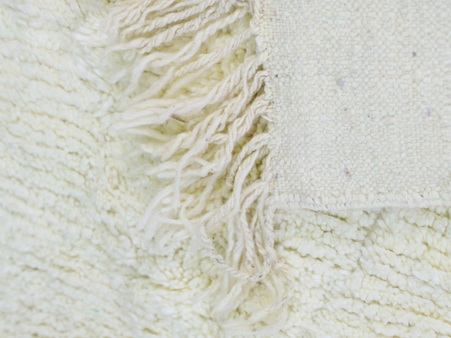 ivory white Moroccan Rug - 5x8 - A60