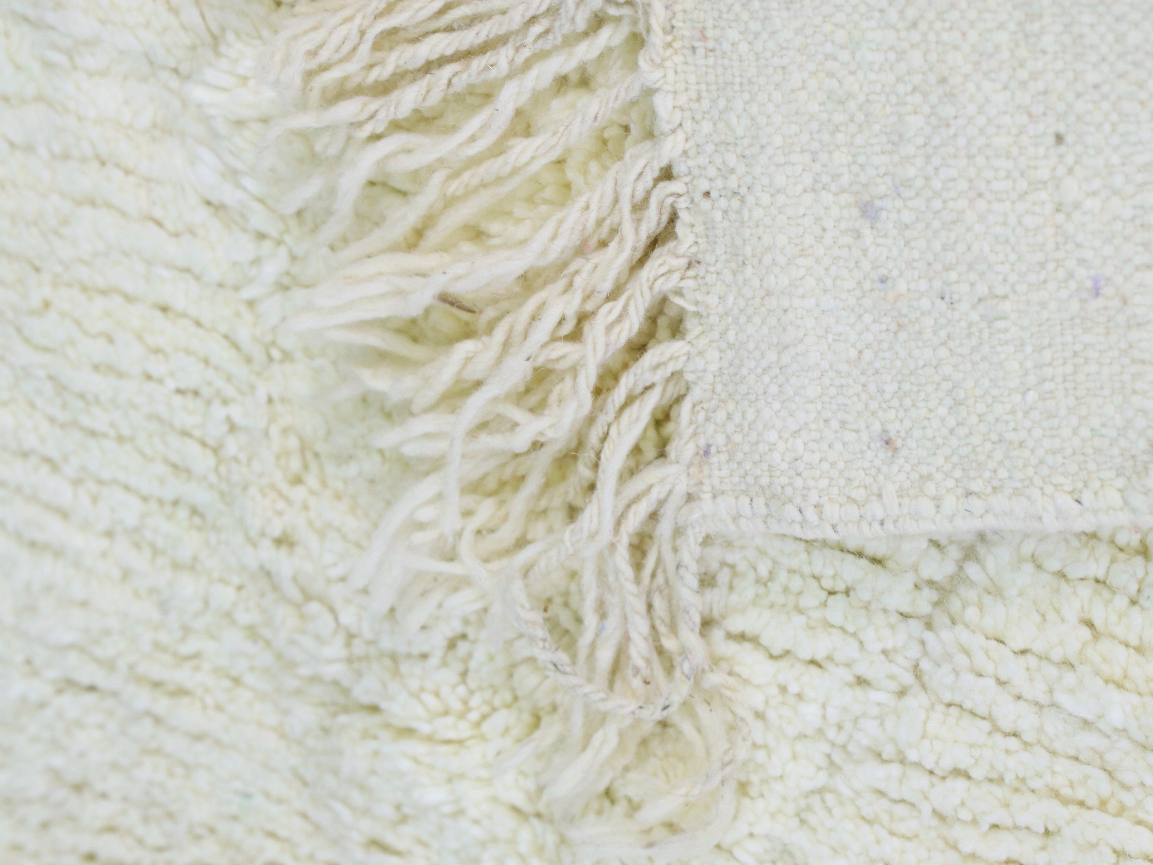 ivory white Moroccan Rug - 5x8 - A60