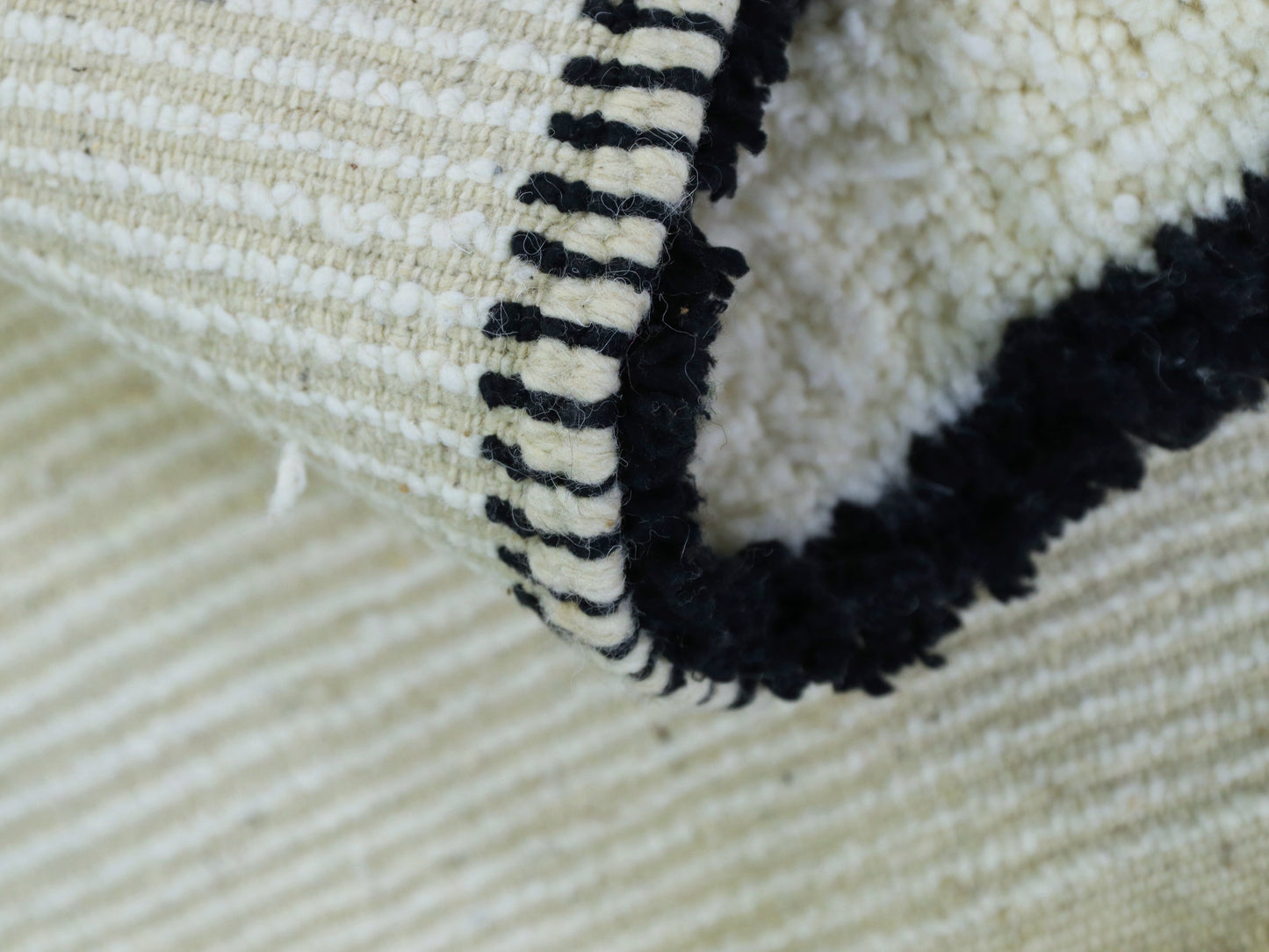 Minimalist Cream with Black Accents 6x9 - A8