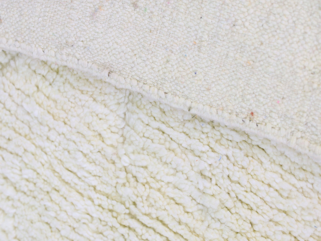 ivory white Moroccan Rug - 5x8 - A60