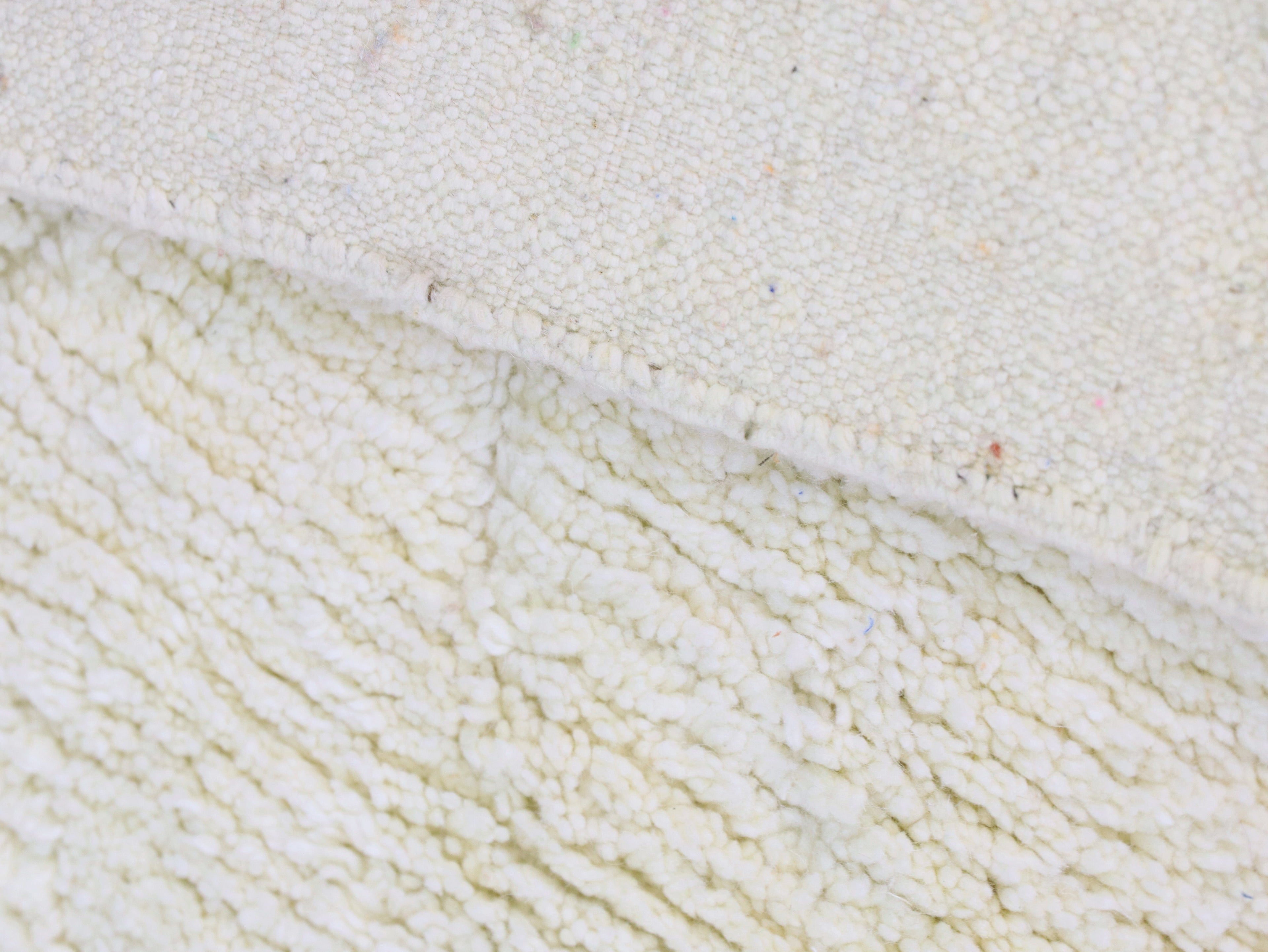 ivory white Moroccan Rug - 5x8 - A60