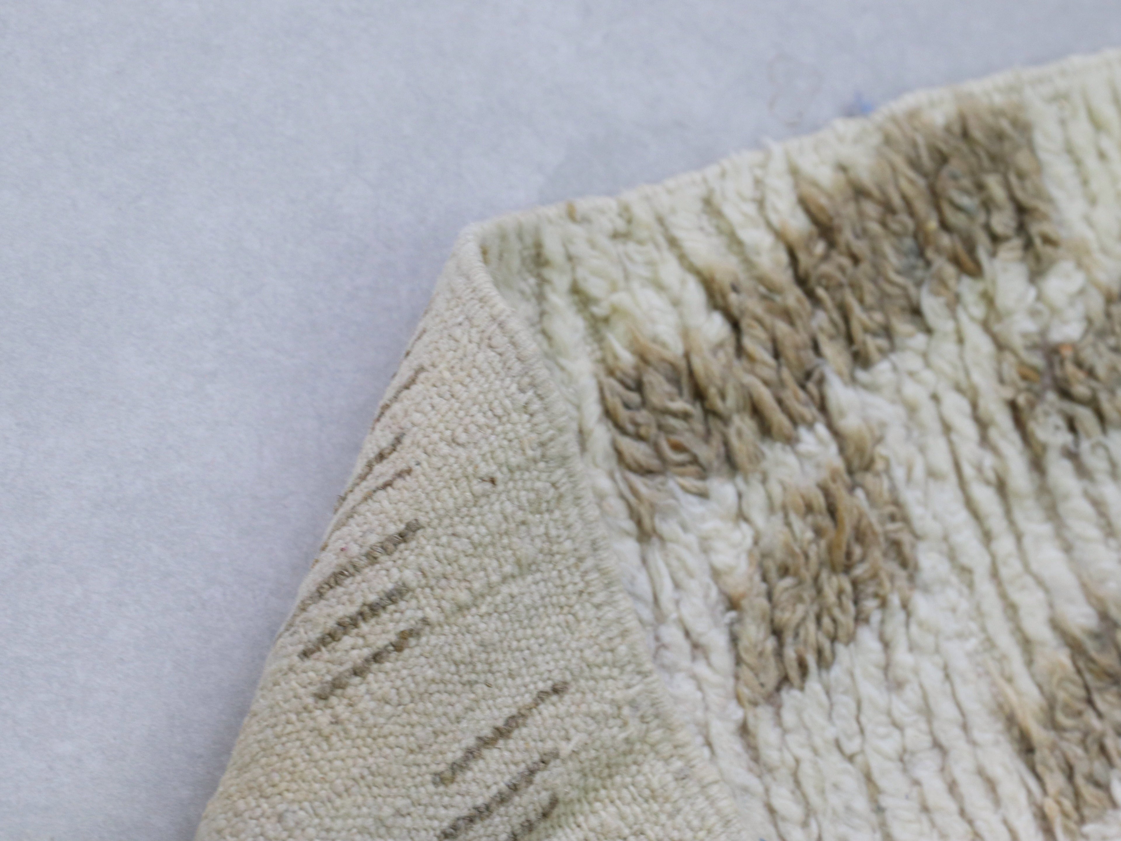 Moroccan Wool Rug 5x9 - A53