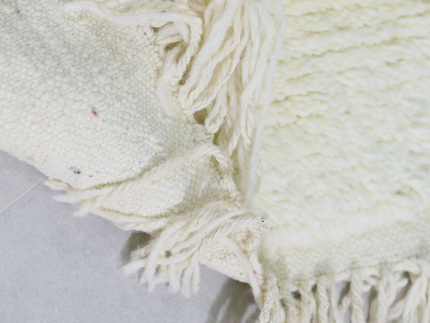 ivory white Moroccan Rug - 5x8 - A60