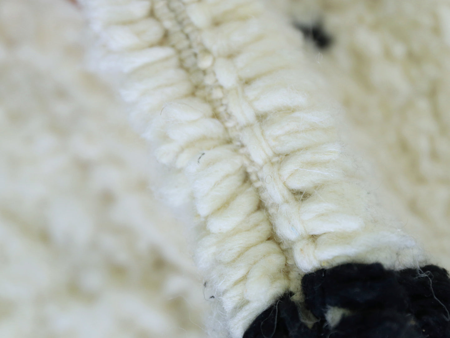 Minimalist Cream with Black Accents 6x9 - A8