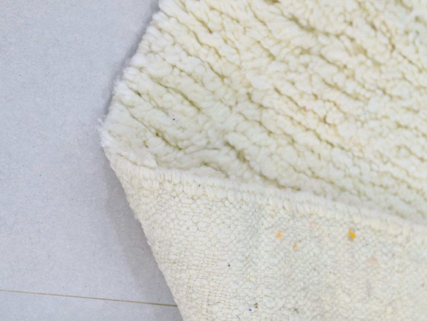 ivory white Moroccan Rug - 5x8 - A60