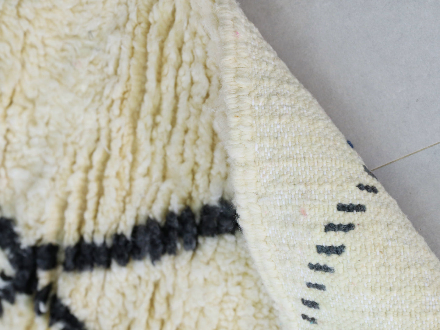 ivory white Moroccan Rug - 4x7 - A59