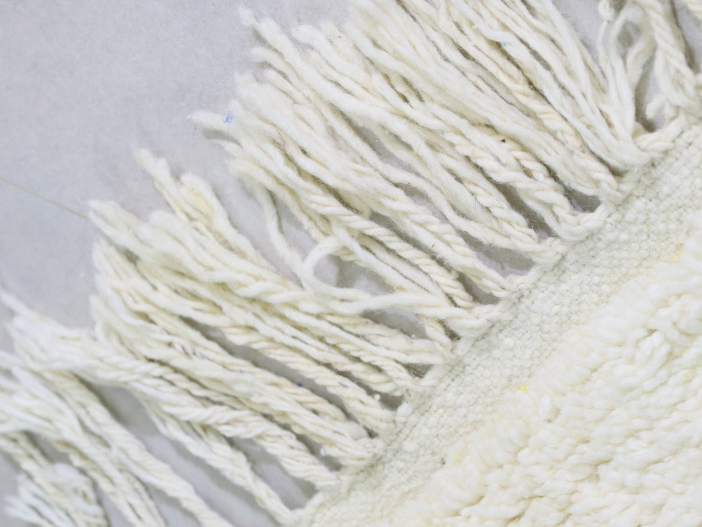 ivory white Moroccan Rug - 5x8 - A60