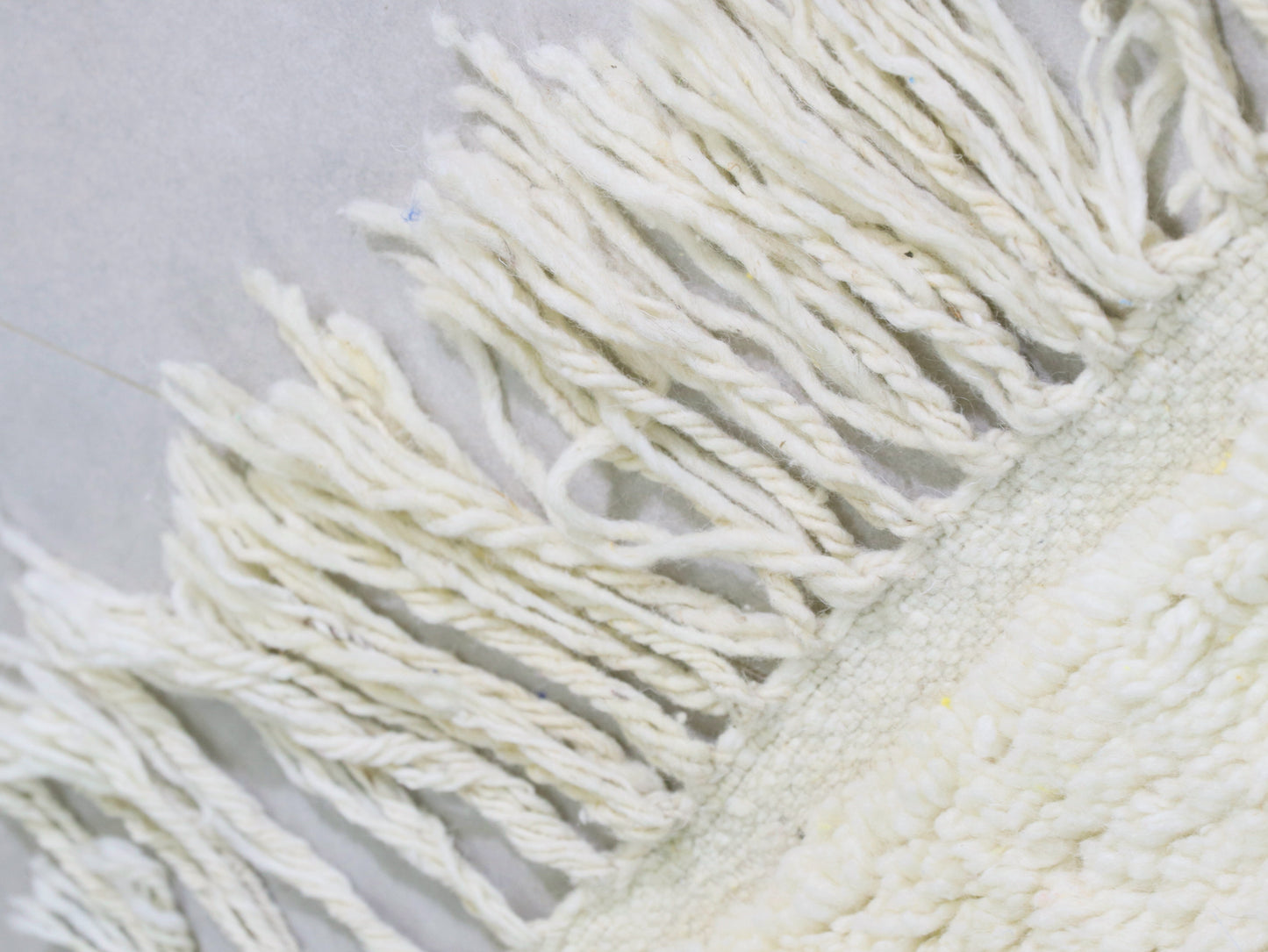 ivory white Moroccan Rug - 5x8 - A60