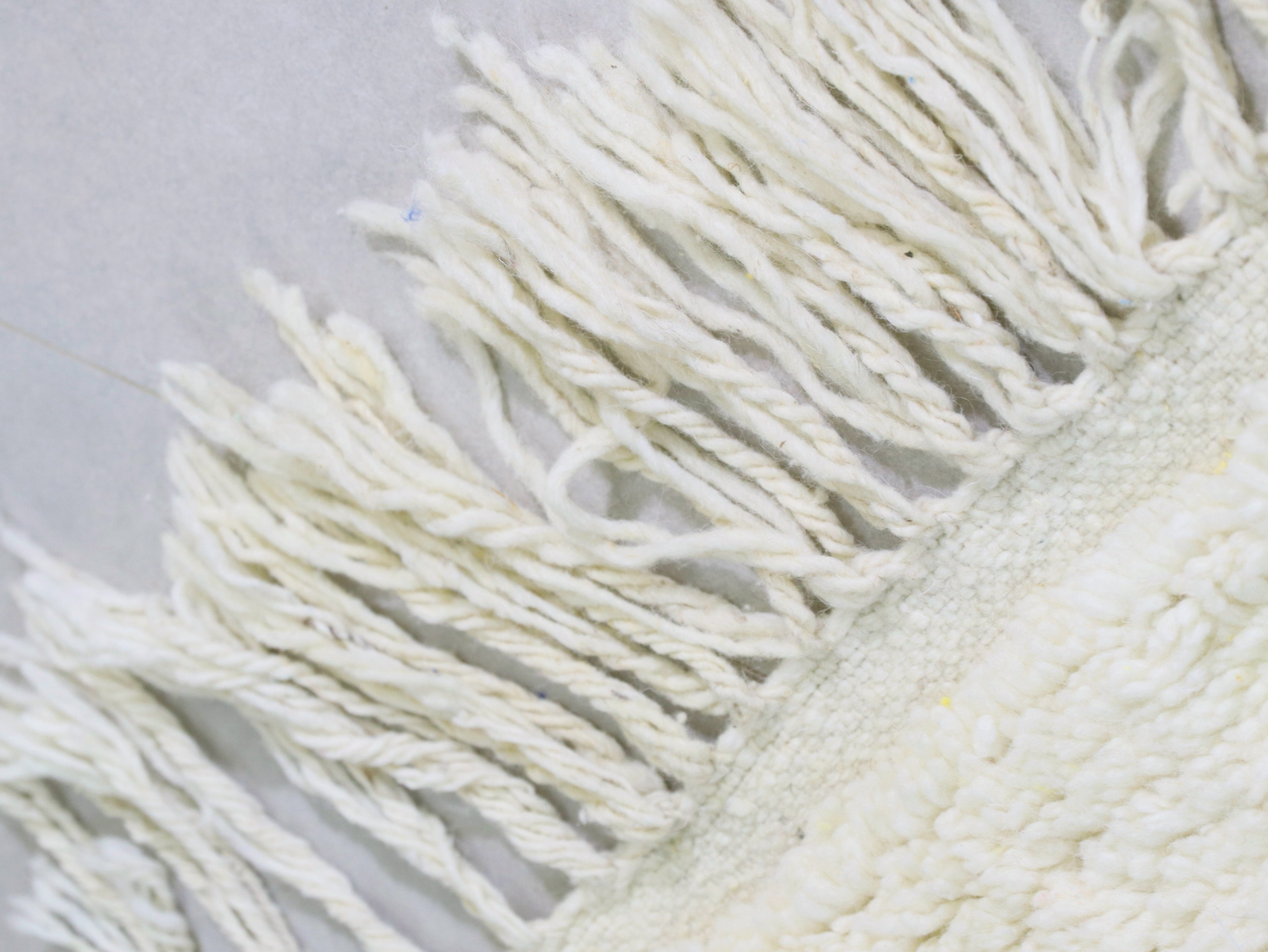 ivory white Moroccan Rug - 5x8 - A60