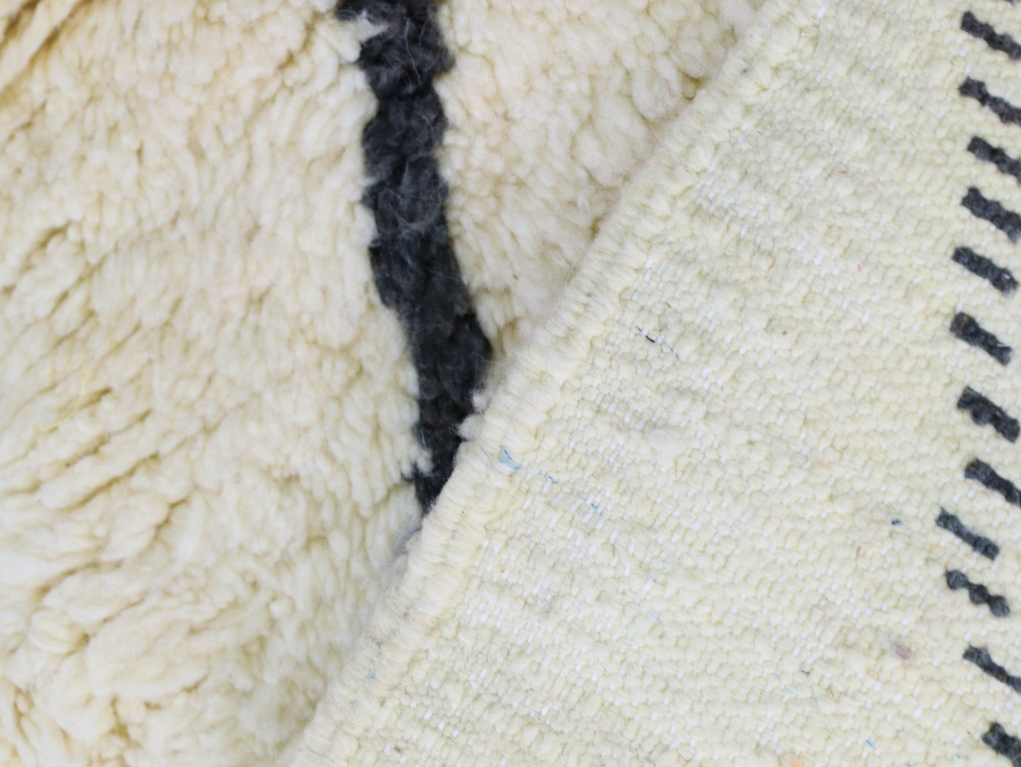 ivory white Moroccan Rug - 4x7 - A59