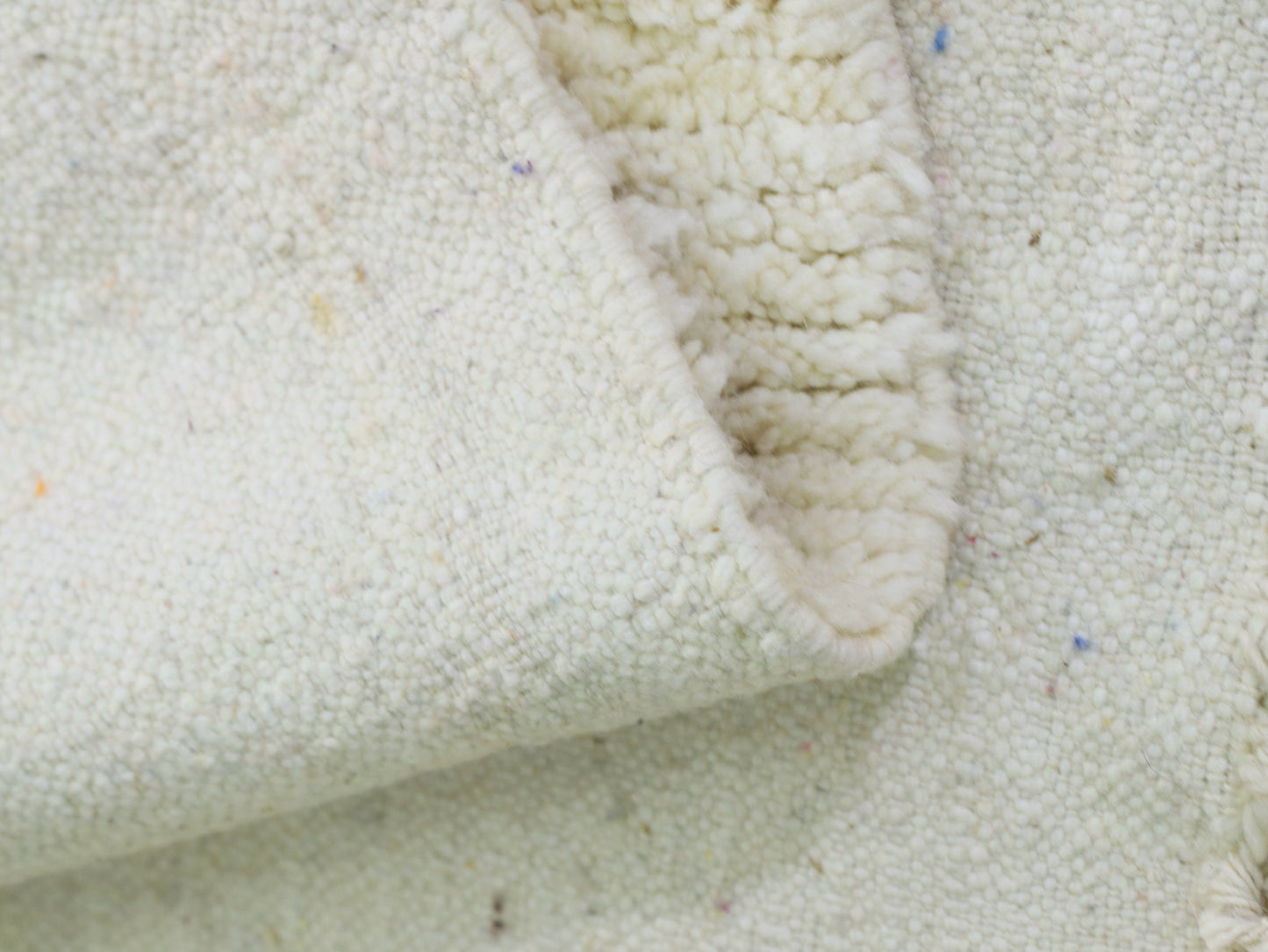 ivory white Moroccan Rug - 5x8 - A60