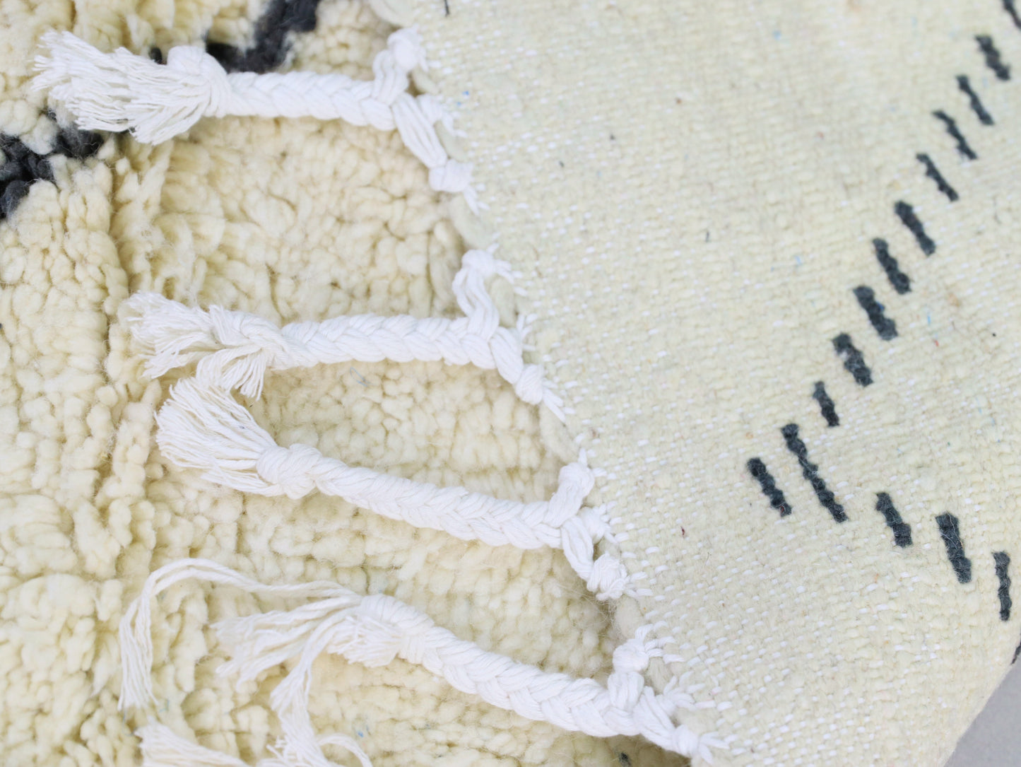 ivory white Moroccan Rug - 4x7 - A59