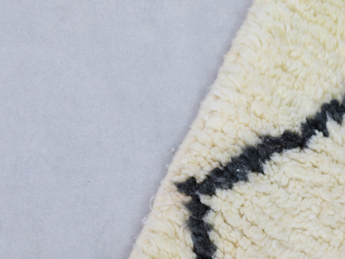 ivory white Moroccan Rug - 4x7 - A59