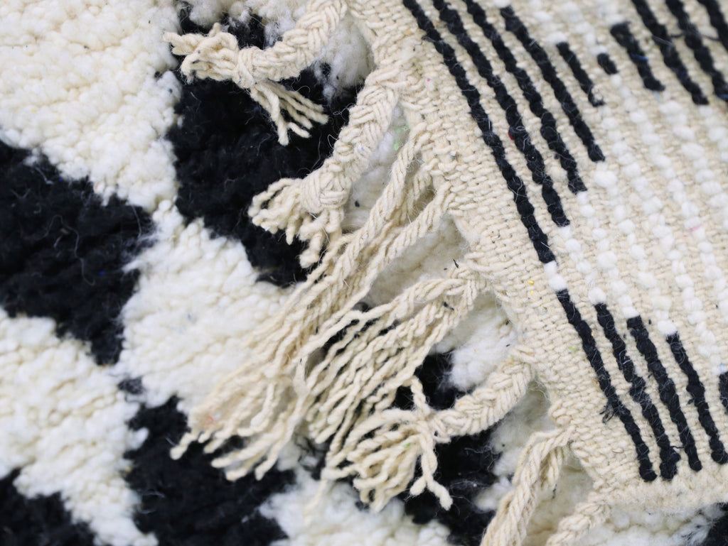 Black and White Moroccan Runner Rug 3x8 - B11