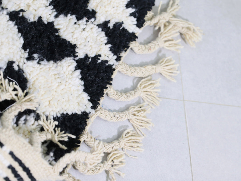 Black and White Moroccan Runner Rug 3x8 - B11