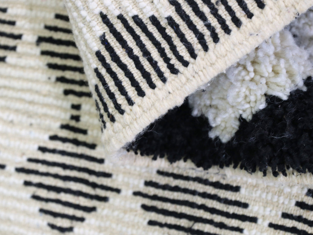 Black and White Moroccan Runner Rug 3x8 - B11