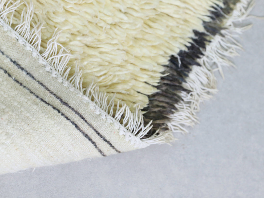 Vintage Moroccan Rug  5x9 - A82
