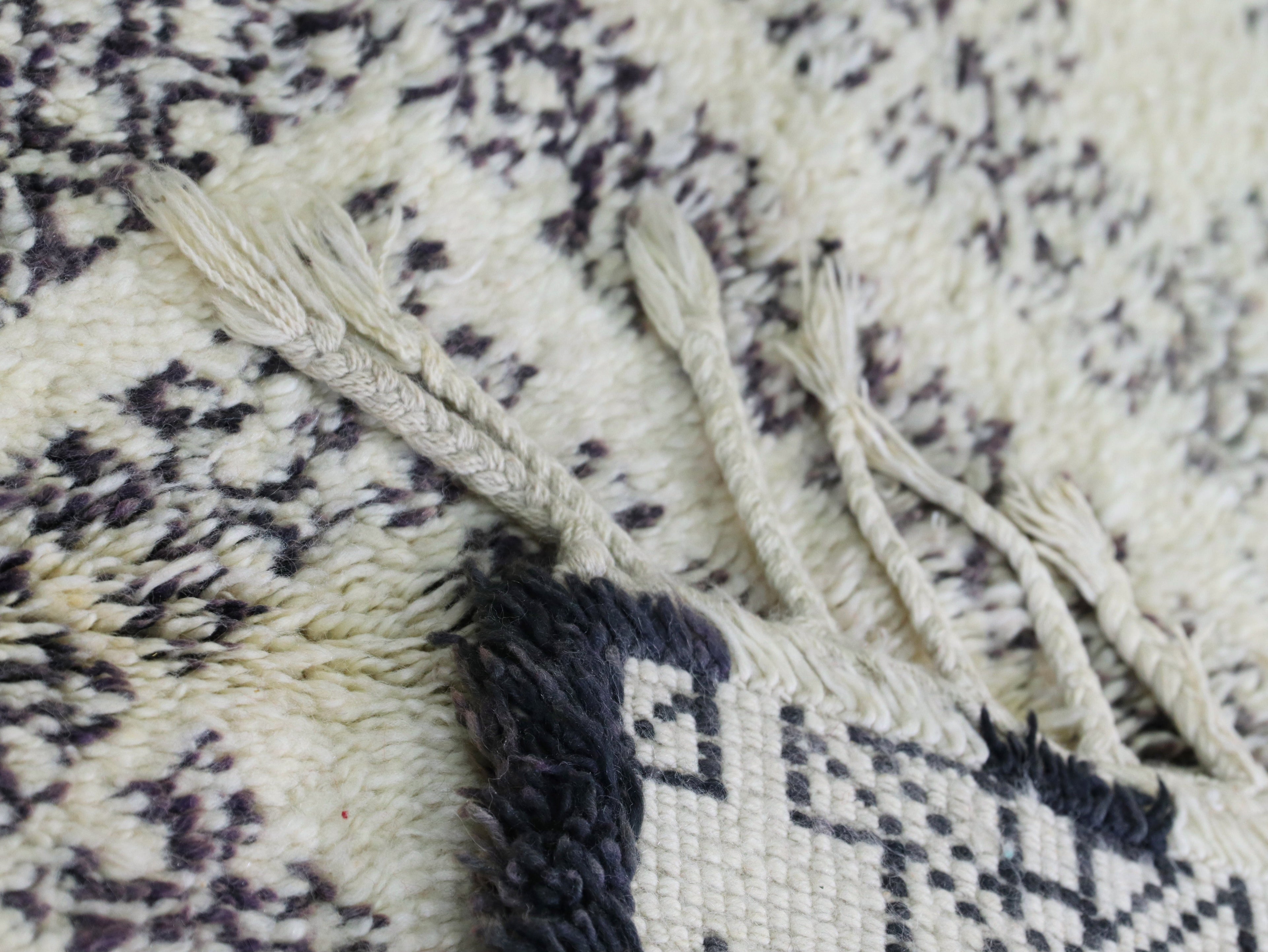 Black and Ivory Tribal Wool Carpet  6x9 - A83