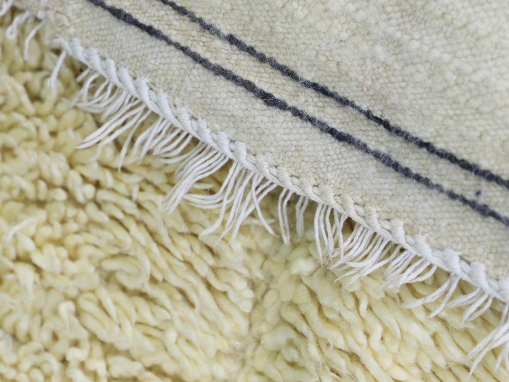 Vintage Moroccan Rug  5x9 - A82