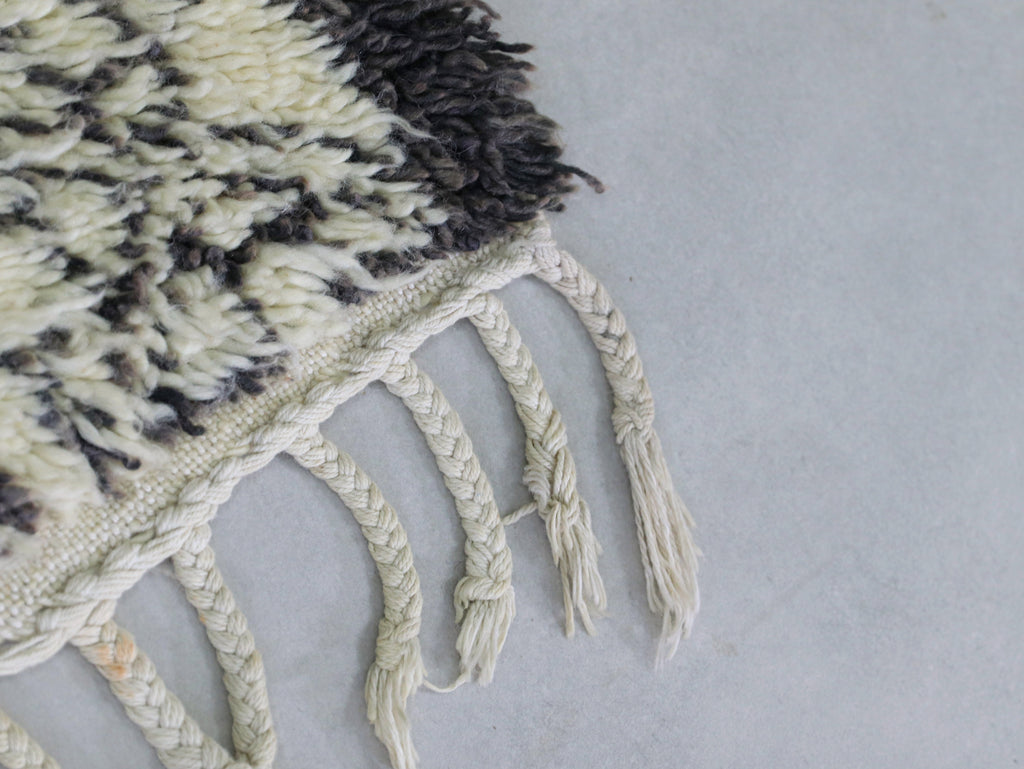 Black and Ivory Tribal Wool Carpet  6x9 - A83