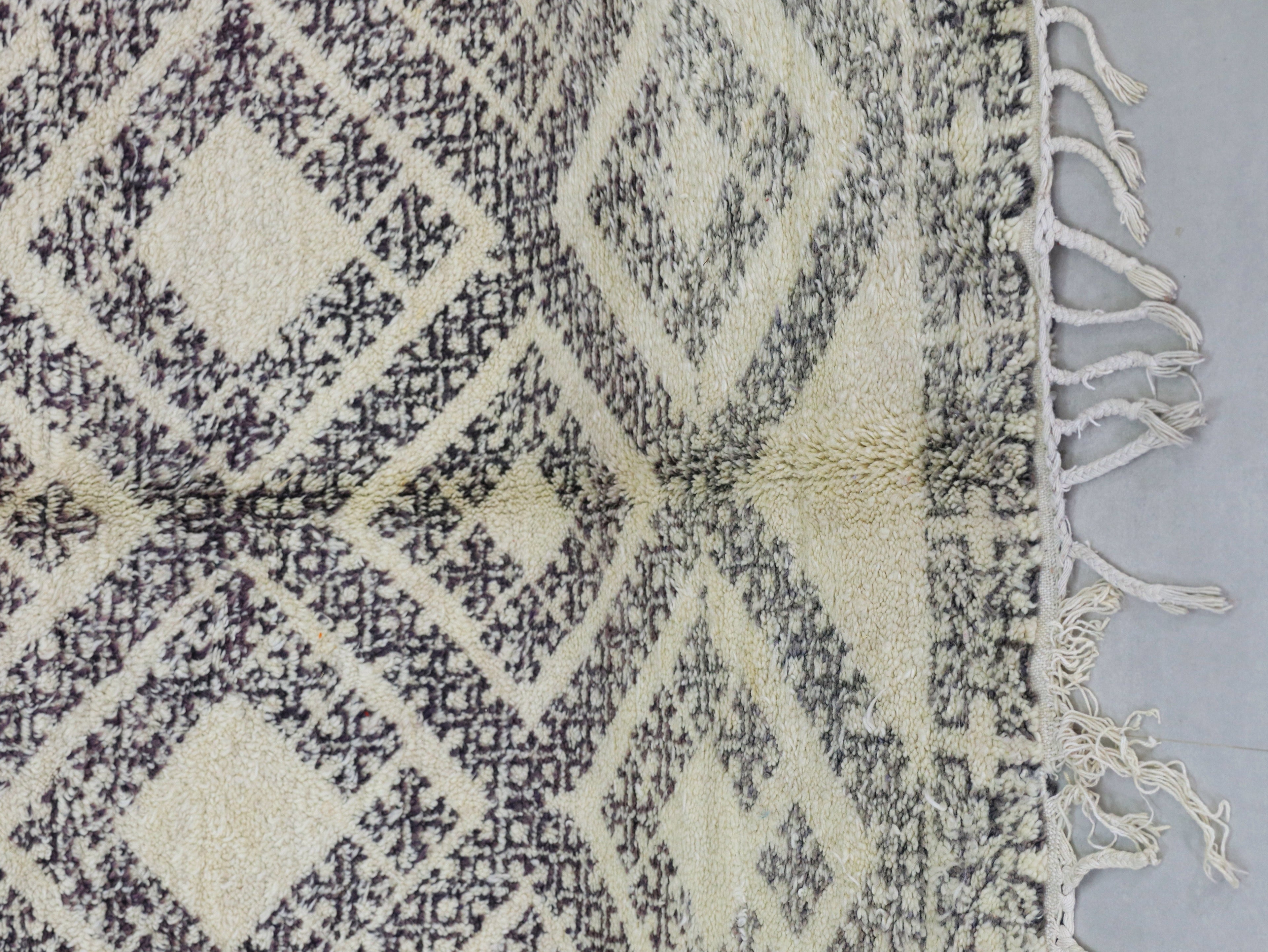 Black and Ivory Tribal Wool Carpet  6x9 - A83